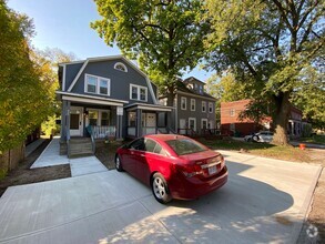 Building Photo - 425-427-427 E Lane Ave
