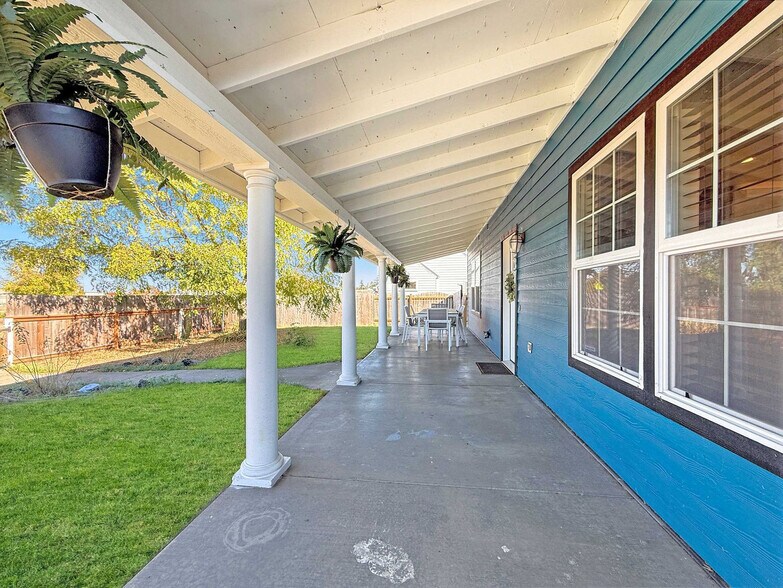 Building Photo - 237 W Alder St