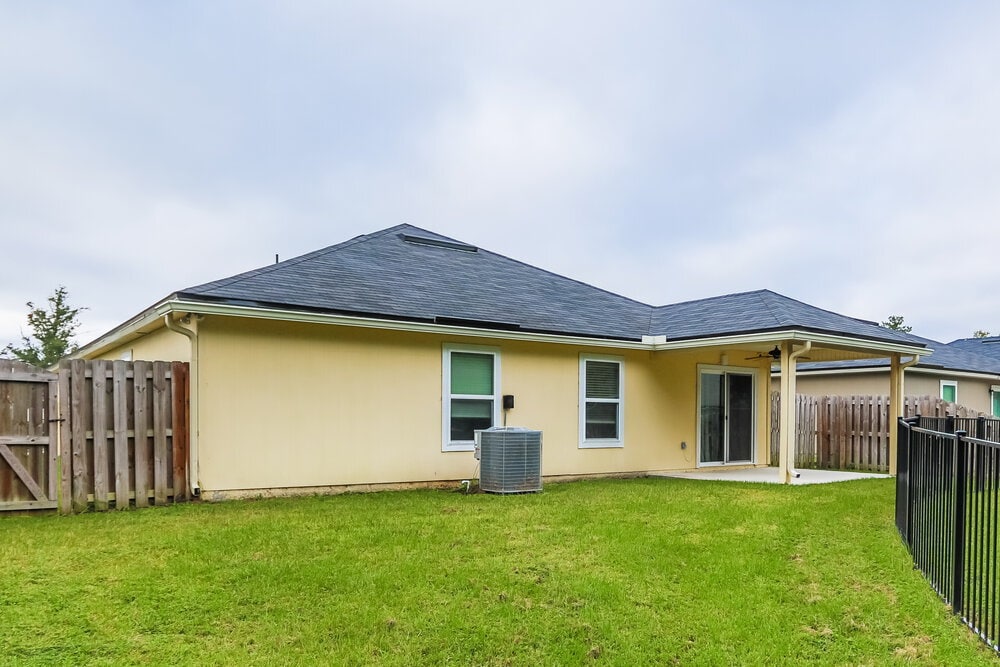 Building Photo - 15847 Rachel Creek Dr