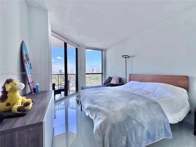 Building Photo - 3640 Yacht Club Dr