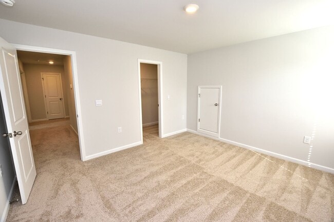 Building Photo - 468 Rosemount