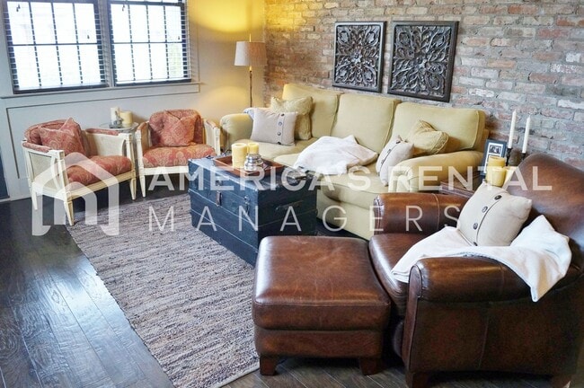 Building Photo - DEPOSIT PENDING! Beautiful Loft Style Town...