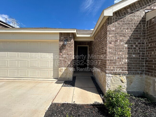 Building Photo - 4644 Benham Dr
