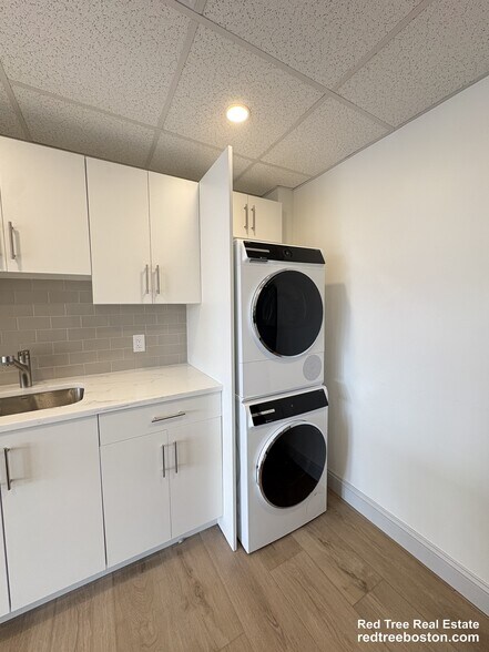 Building Photo - 475 Commonwealth Ave