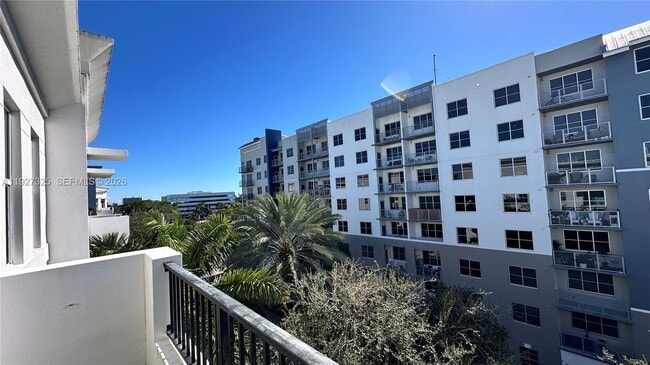 Building Photo - 2401 NE 65th St