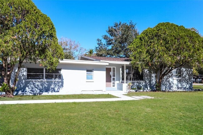 Primary Photo - 5763 Crestmont Ave