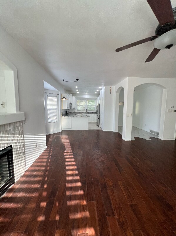 Building Photo - 7958 Big Sycamore Dr