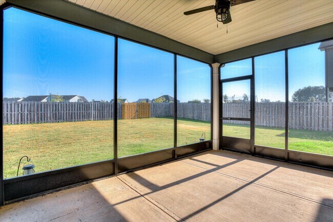Building Photo - 627 Garland Trl