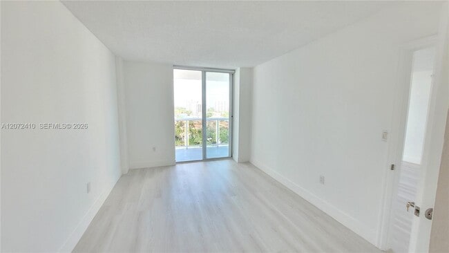 Building Photo - 20515 E Country Club Dr