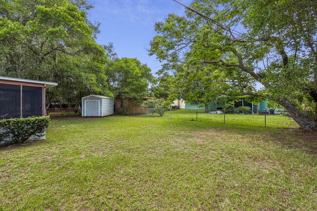 Building Photo - 2406 Husson Ave