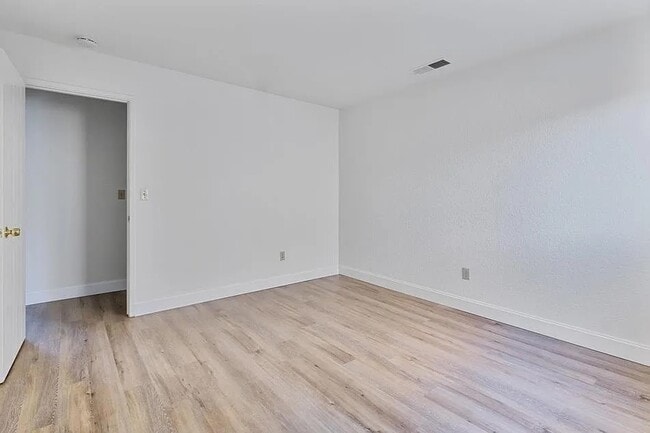 Building Photo - 712 McCoy Ct