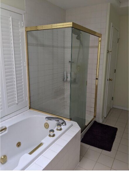 bathroom - 7323 Old Redmond Rd