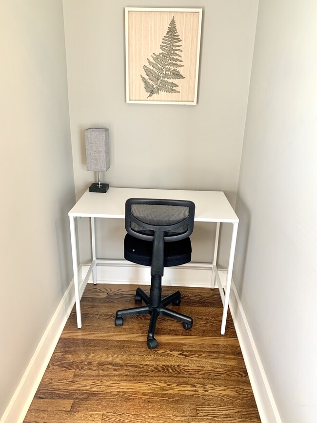 Building Photo - 546 Marshall Ave SW