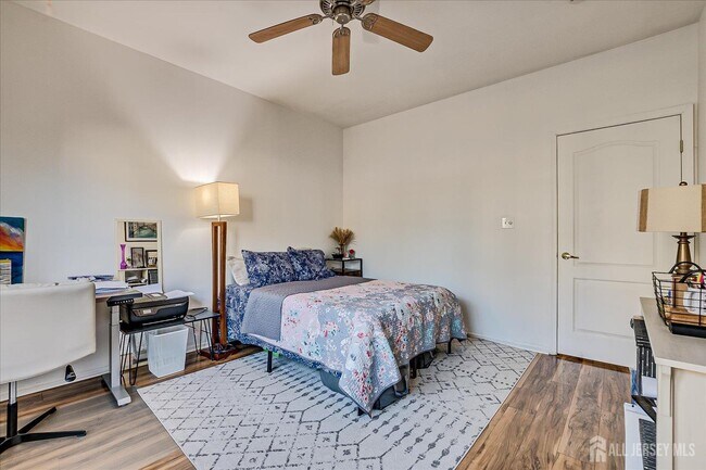 Building Photo - 913 Del Negro Ct