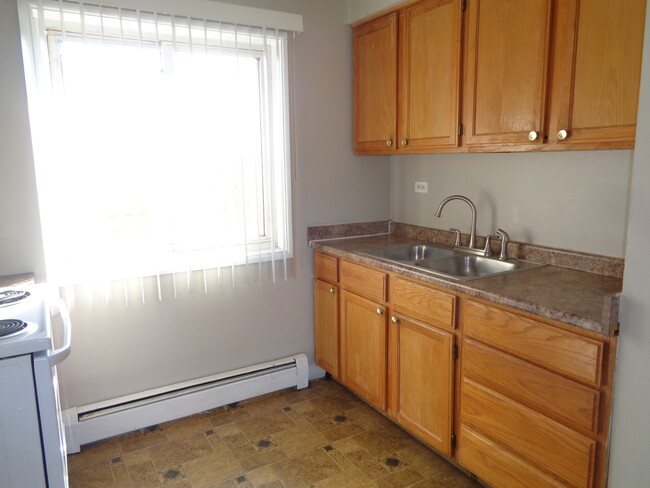 Building Photo - 5720 W 95th St