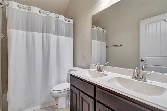 Building Photo - 765 Philmont Rd