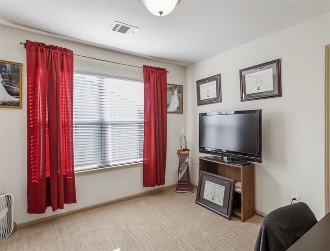 Building Photo - 5104 Pinemont Pl
