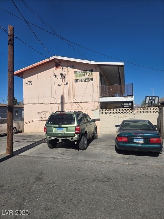 Building Photo - 409 W Van Buren Ave