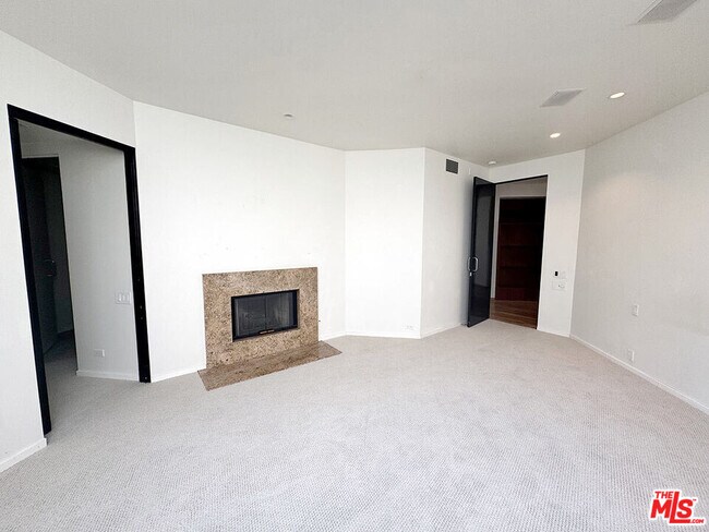 Building Photo - 3505 Ocean Front Walk