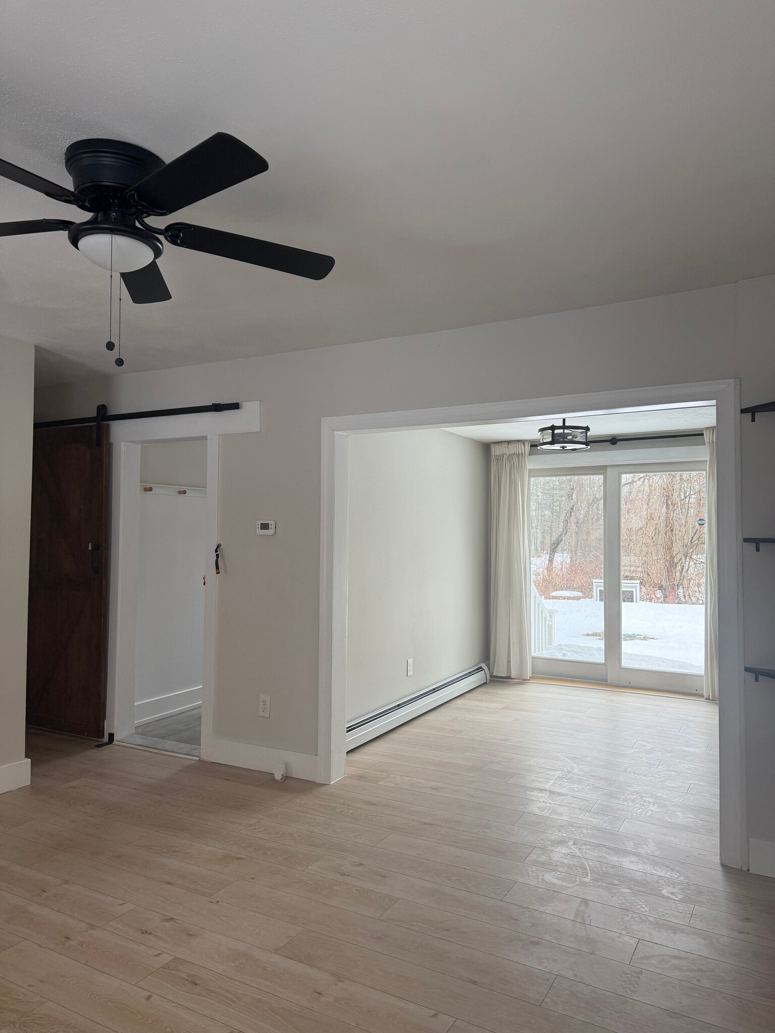 Dinning Space - 567 Thacher St