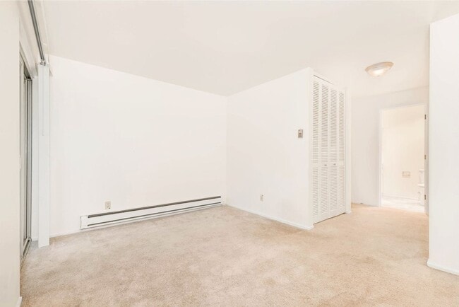 Building Photo - 1 Bedroom 1 Bath Condo in Kirkland