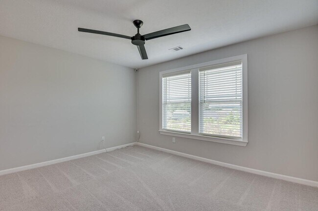 Building Photo - 596 Vinings Dr