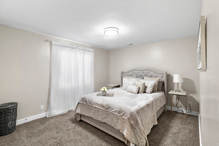 Building Photo - 10454 S Golden Willow Dr