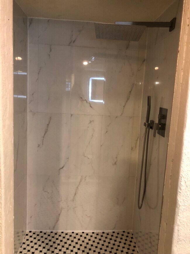 Renovated bathroom with rain shower - 3771 Grovedale Pl