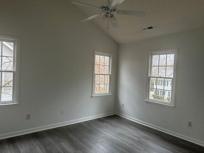 Building Photo - Spacious 4BR, 2.5BA Home in Raleigh