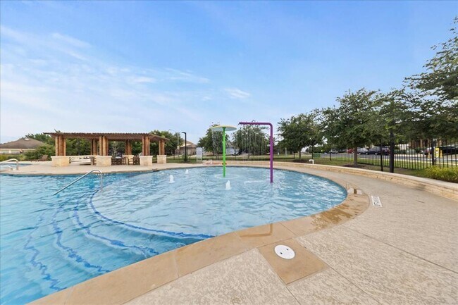 Building Photo - 3200 Egan Dr