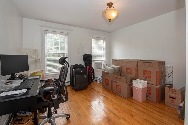 Building Photo - 345 7th St