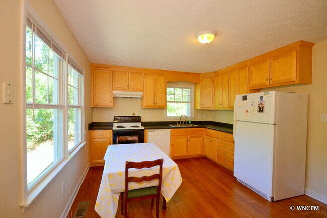 Building Photo - 16 Spinet St