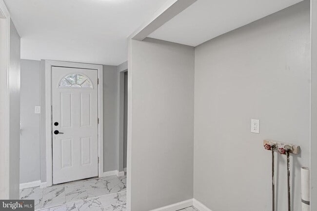 Building Photo - 225 Market St