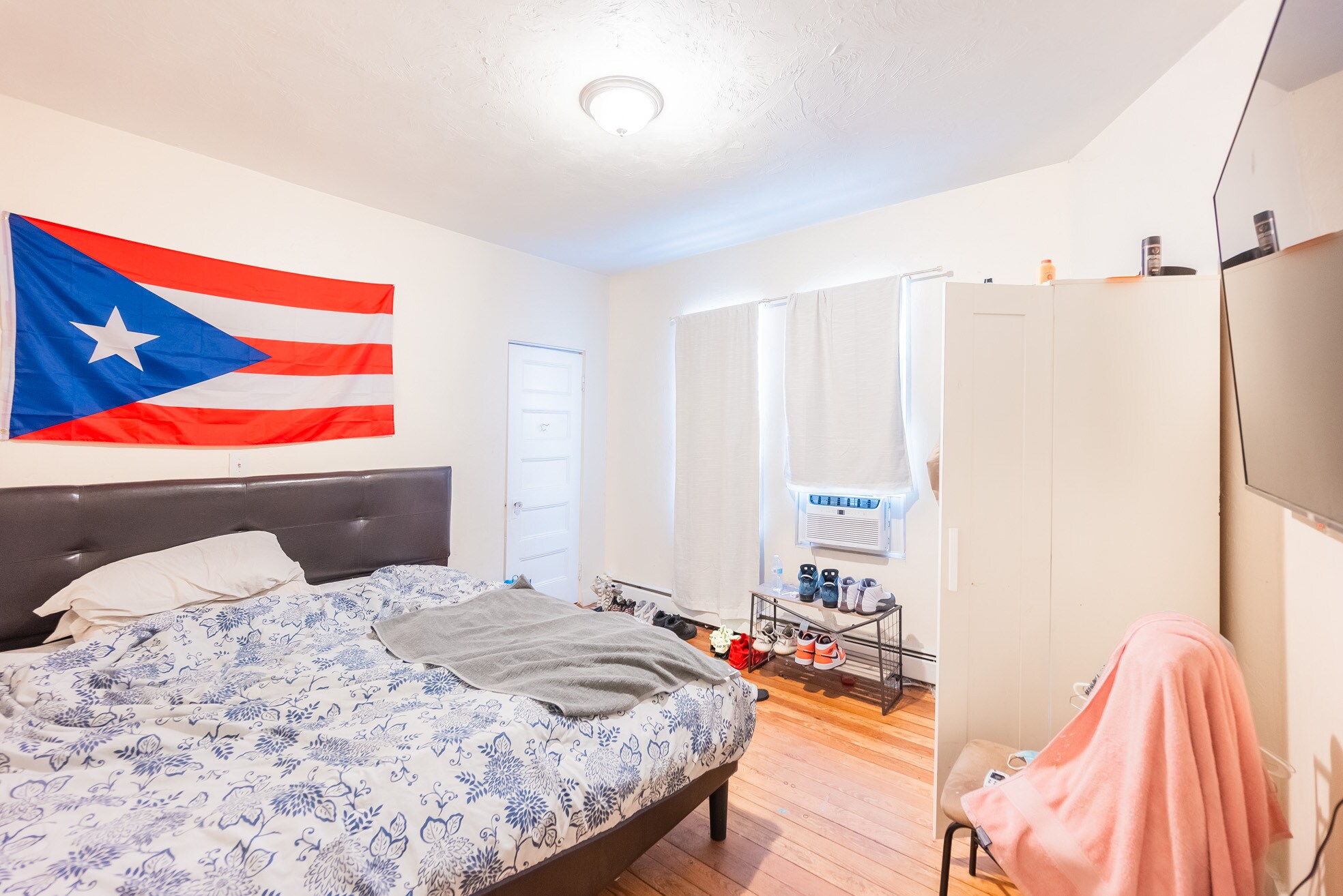 Building Photo - 114 Everett St