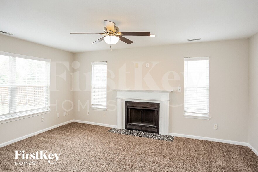 Building Photo - 17651 Willow Creek Way