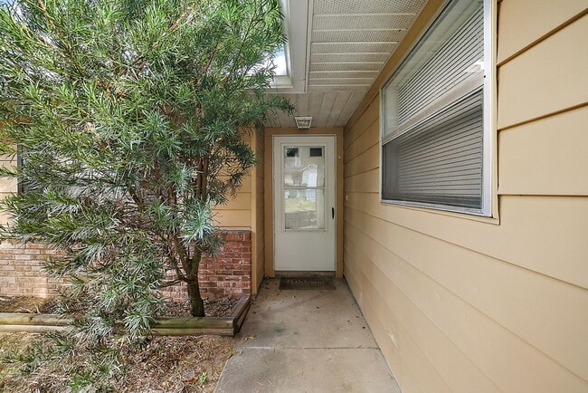 Building Photo - 202 Fernwood St