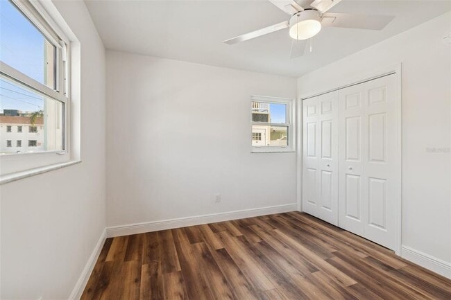 Building Photo - 14919 N Bayshore Dr