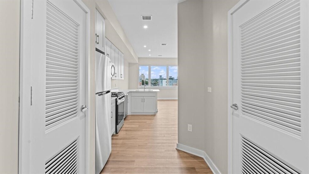 Building Photo - 475 Communipaw Ave