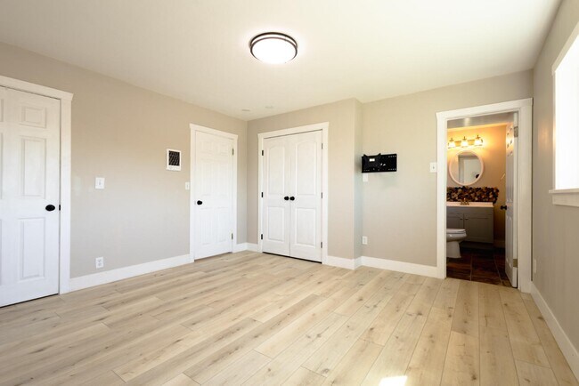 Building Photo - 211 N 3900 E