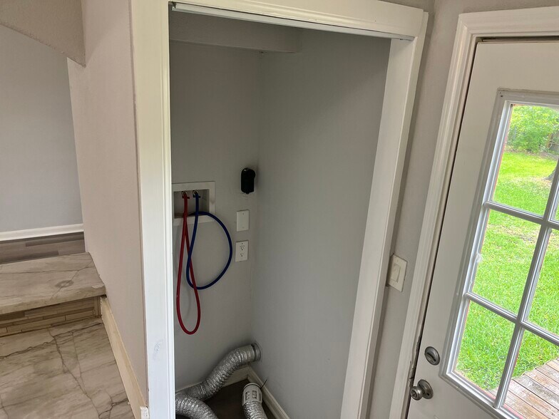 Building Photo - 6817 Anderson St