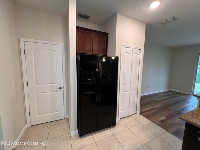 Building Photo - 774 Alfonso Ave SE