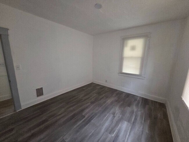 Building Photo - 15322 Yorick Ave