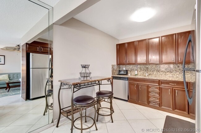 Building Photo - 4049 Wolverton C
