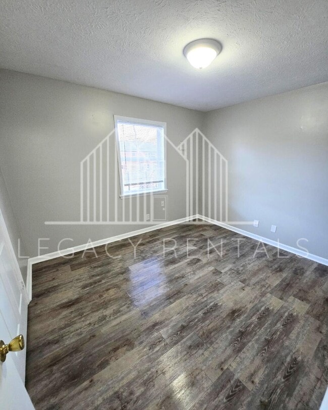 Building Photo - 107 Robbins Dr