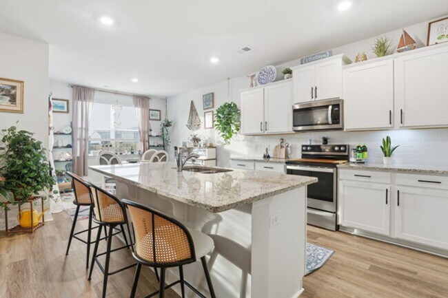 Building Photo - 564 Foxtail Dr