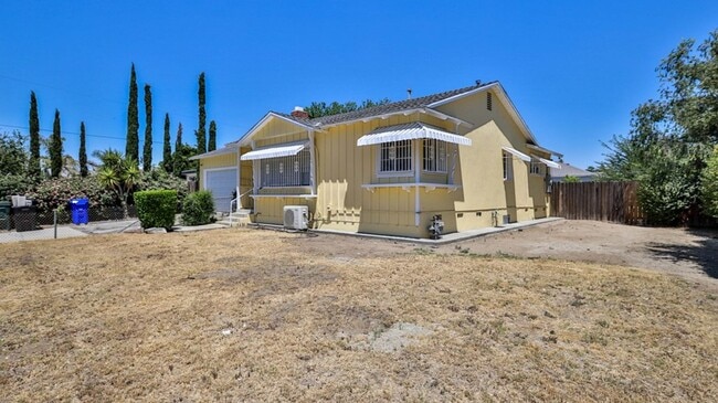 Building Photo - Fully REMODELED 3bed 2bath SFR. Great loca...