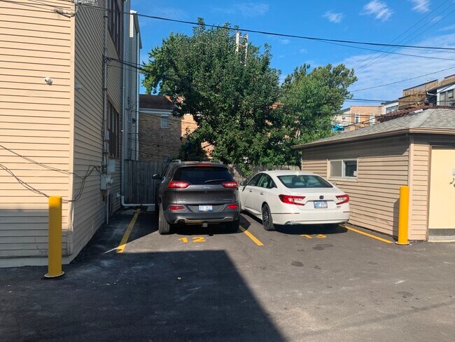 Building Photo - 1446 W Irving Park Rd