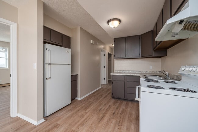 Building Photo - Colton 8-plex