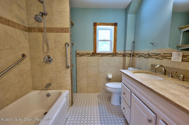 Building Photo - 153 Bross St