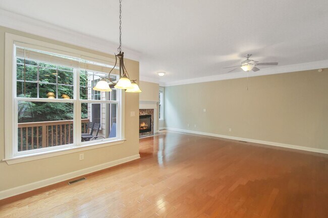 Building Photo - 3 bedroom 3 bath  Townhouse in Cobblestone...